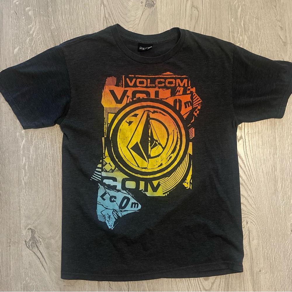 Volcom M‎ Multi-Color Fade Logo Graphic T-Shirt Skate Surf Streetwear